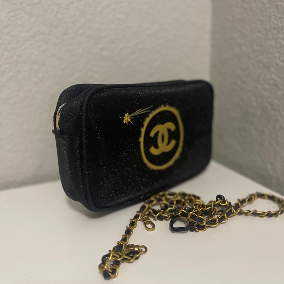 Chanel Star Pouch with crossbody strap - Picture 2 of 3
